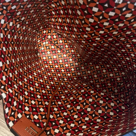 GUESS tote - Picture 2 of 2